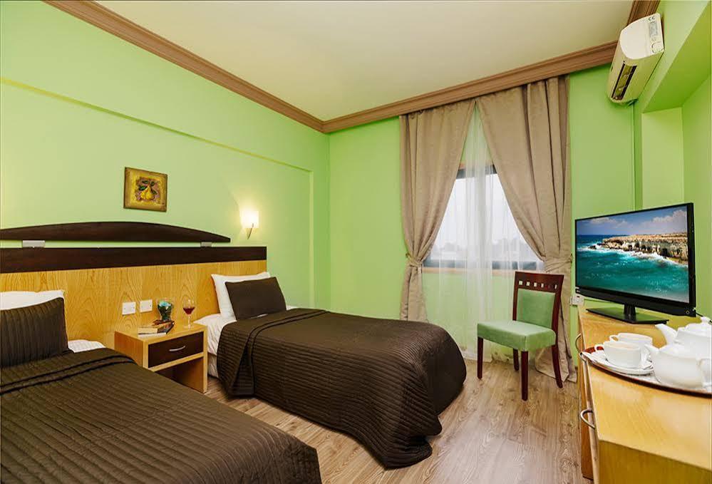 City Royal Hotel And Casino Никосия Экстерьер фото
