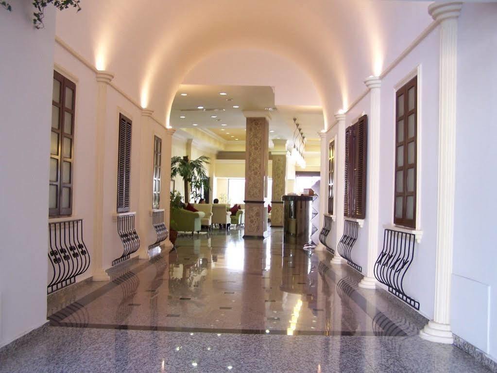 City Royal Hotel And Casino Никосия Экстерьер фото