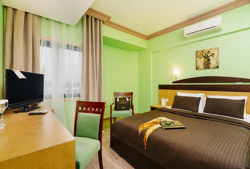 City Royal Hotel And Casino Никосия Экстерьер фото